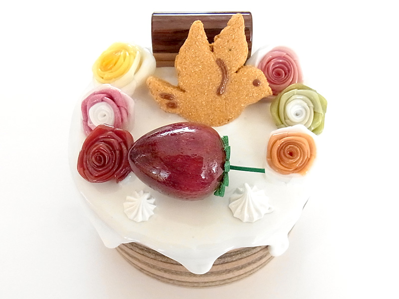 de253　とろ～りクリームに薔薇といちご（3号ホール）ケーキオルゴール