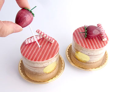 ma611　チョコロールにいちご（丸）ケーキオルゴール
