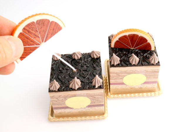 【残り1点】se245　ビターチョコにオレンジ（正方形）ケーキオルゴール